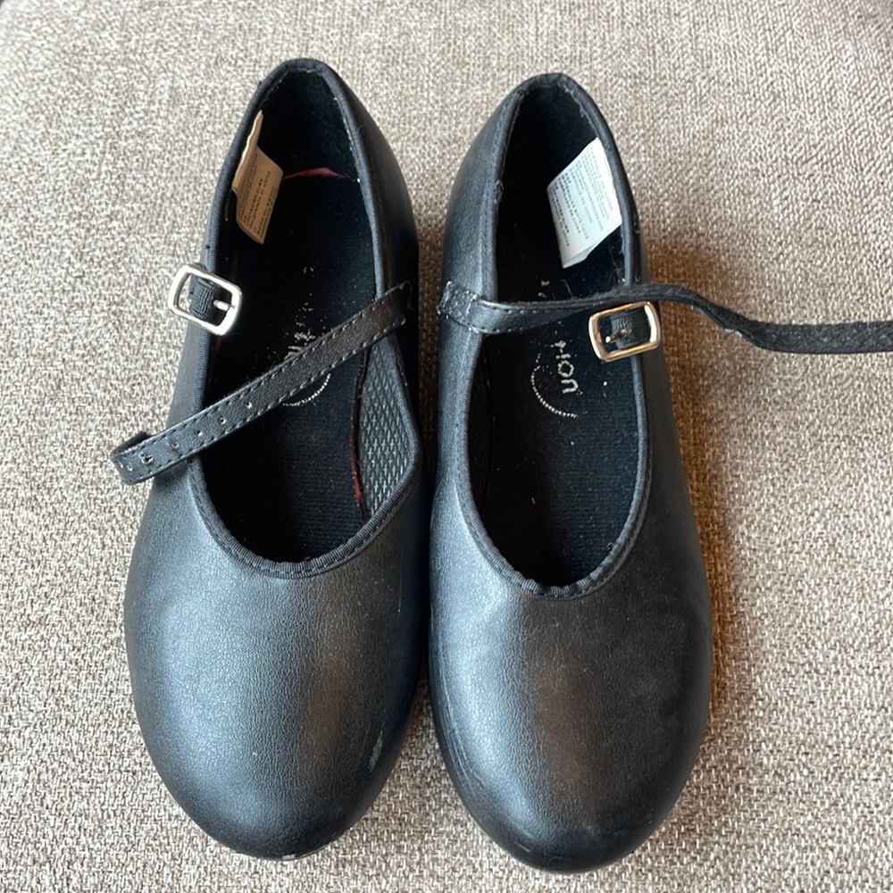 UC Revolution size 5 tap shoe